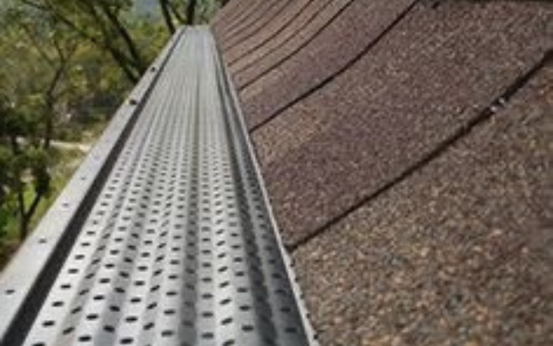 Nettoyage de gouttière par SP Couverture